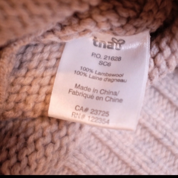 TNA Aritzia 100% Lambswool Sweater - Picture 4 of 4